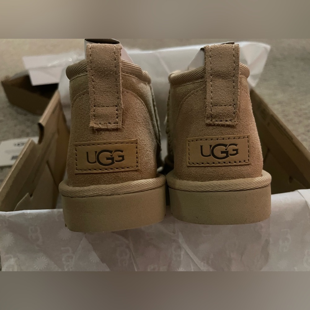 *SOLD* UGG ultra mini in Driftwood - Picture 8 of 8